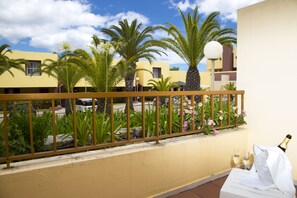 1 bedroom, minibar, desk, free cribs/infant beds - Baia Cristal Beach & Spa Resort (Lagoa)