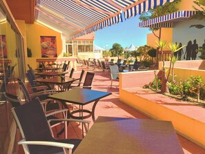 Bar (on property) - Baia Cristal Beach & Spa Resort (Lagoa)
