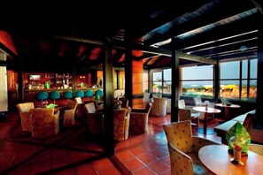 Bar (on property) - Baia Cristal Beach & Spa Resort (Lagoa)