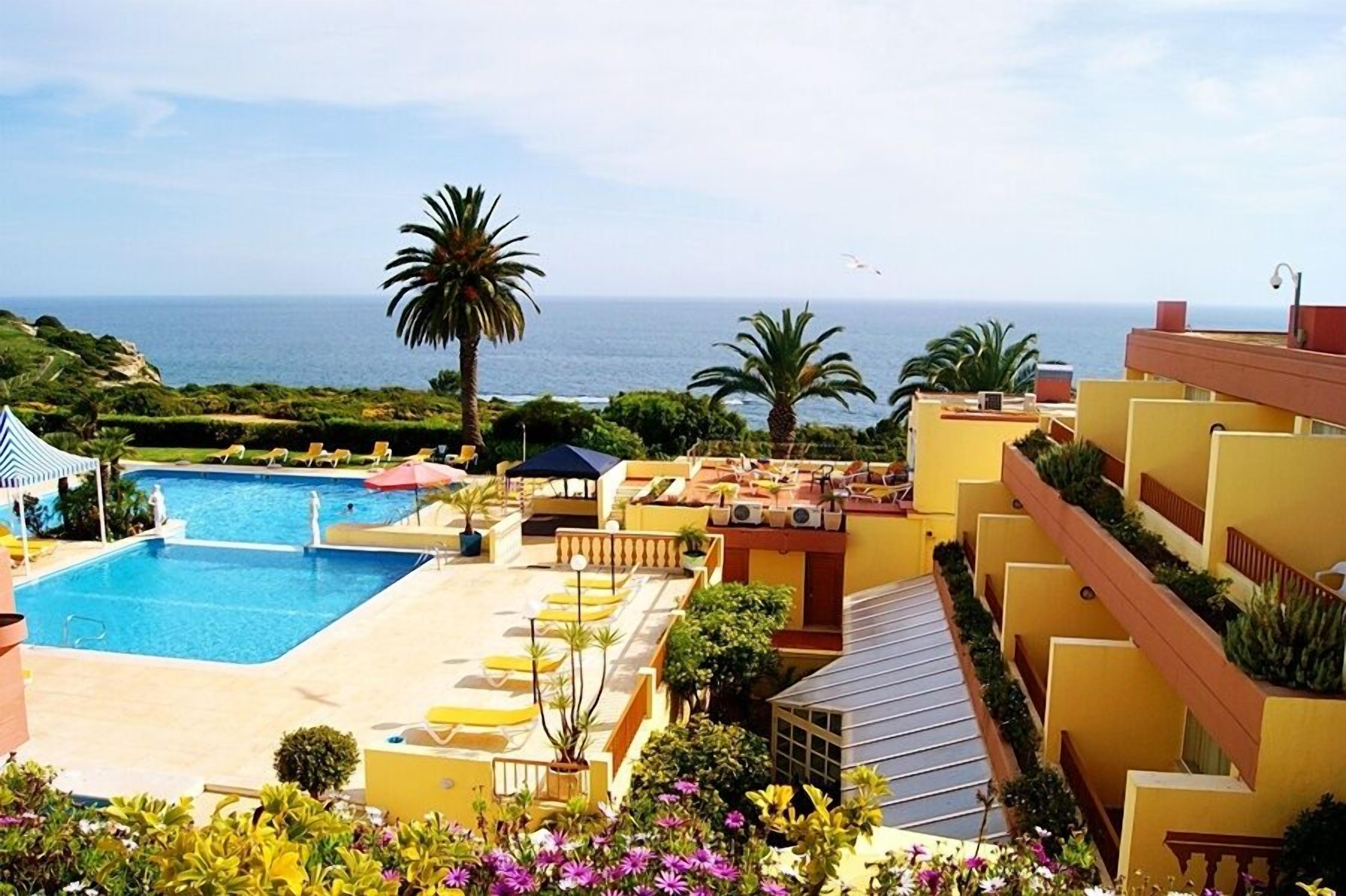 الإطلالة من المنشأة