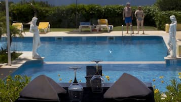 Mittagessen, Abendessen, internationale Küche, Blick auf den Pool