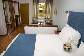 1 bedroom, minibar, desk, free cribs/infant beds - Baia Cristal Beach & Spa Resort (Lagoa)