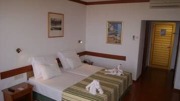 1 bedroom, minibar, desk, free cribs/infant beds