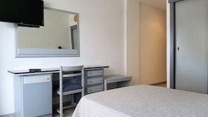 Desk, free WiFi - Hotel Stil Bonsai (Santa Margalida)