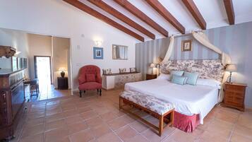 1 bedroom, minibar, in-room safe, free cots/infant beds