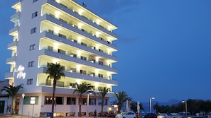 Front of property – evening/night - Apartamentos Stil Mar y Paz (Santa Margalida)