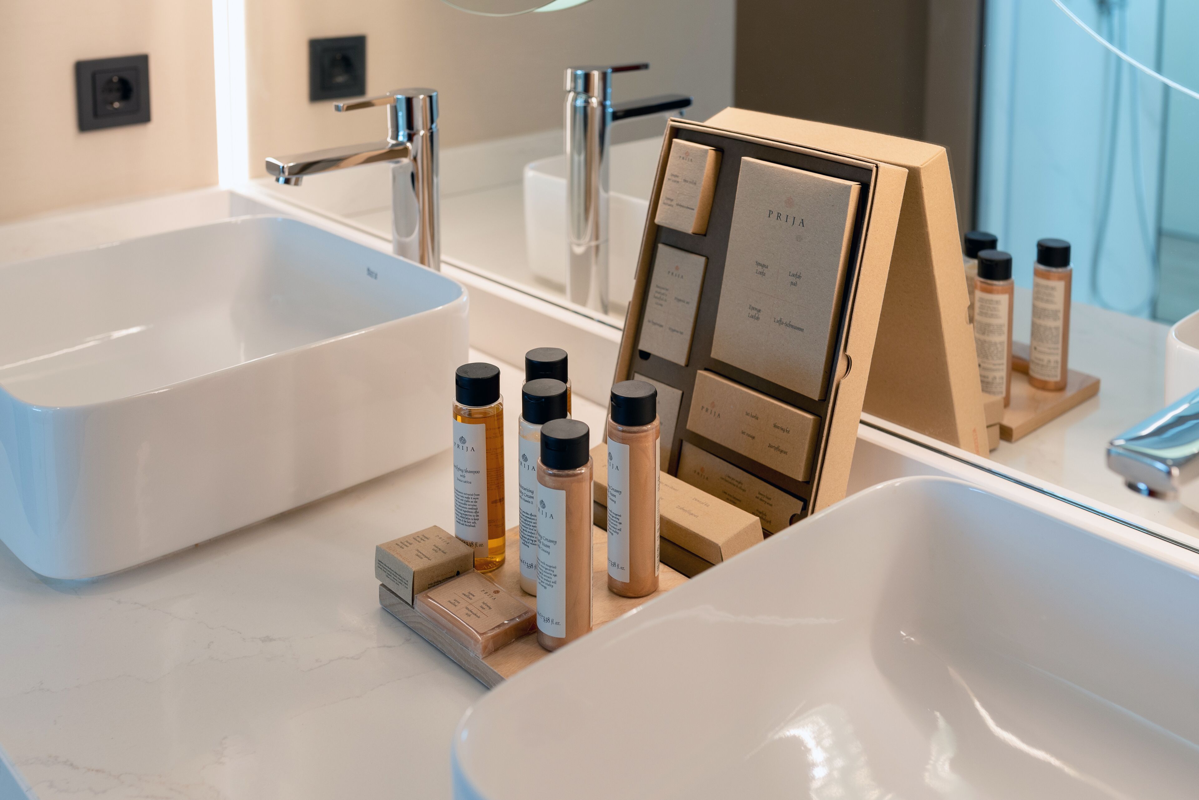 suite deluxe, sea view | bathroom | free toiletries, hair dryer, bathrobes, bidet