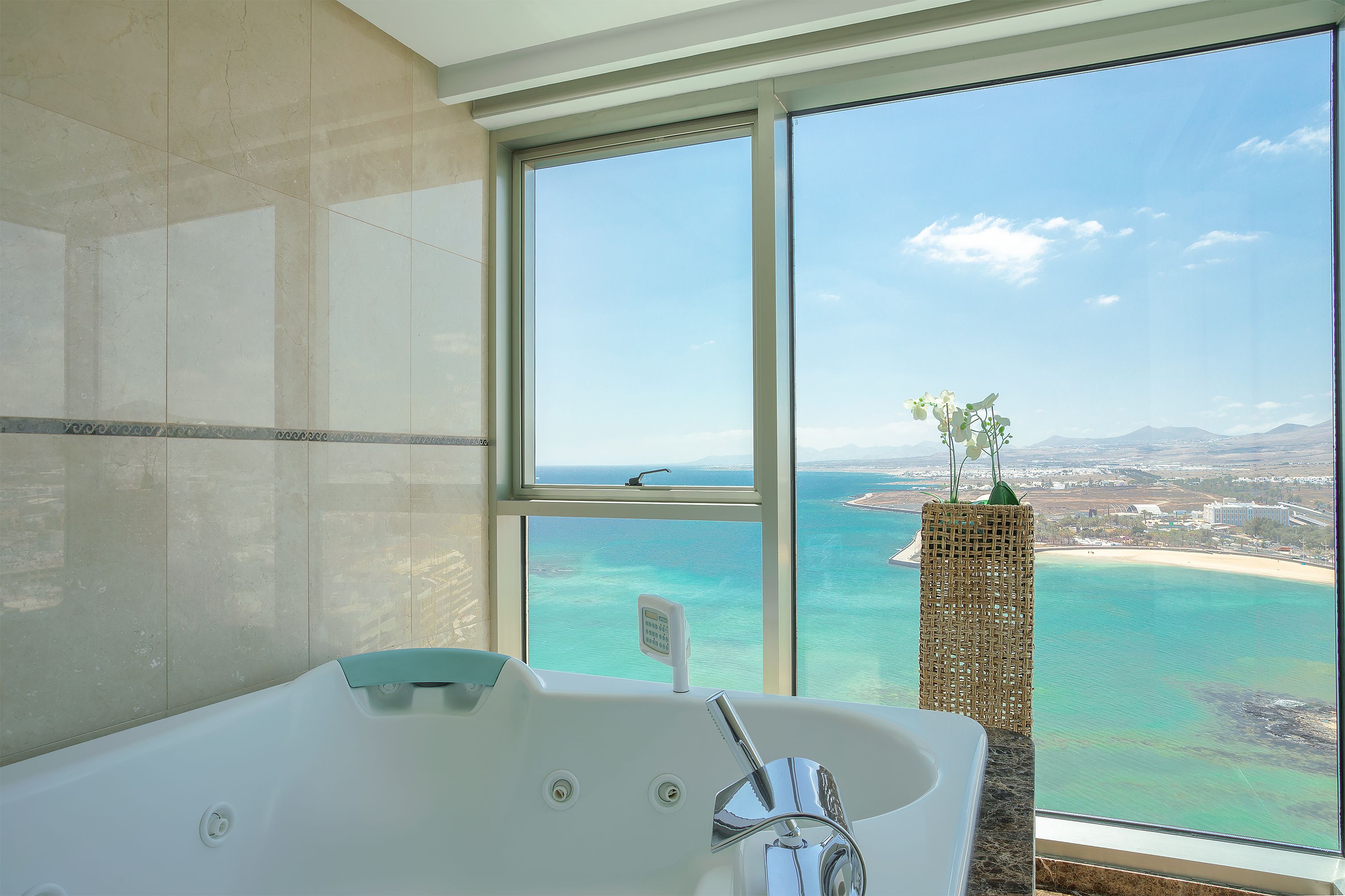 suite (imperial) | private spa tub