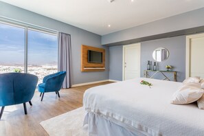 Suite imperial | Minibar, caja fuerte, espacio para trabajar con un portátil