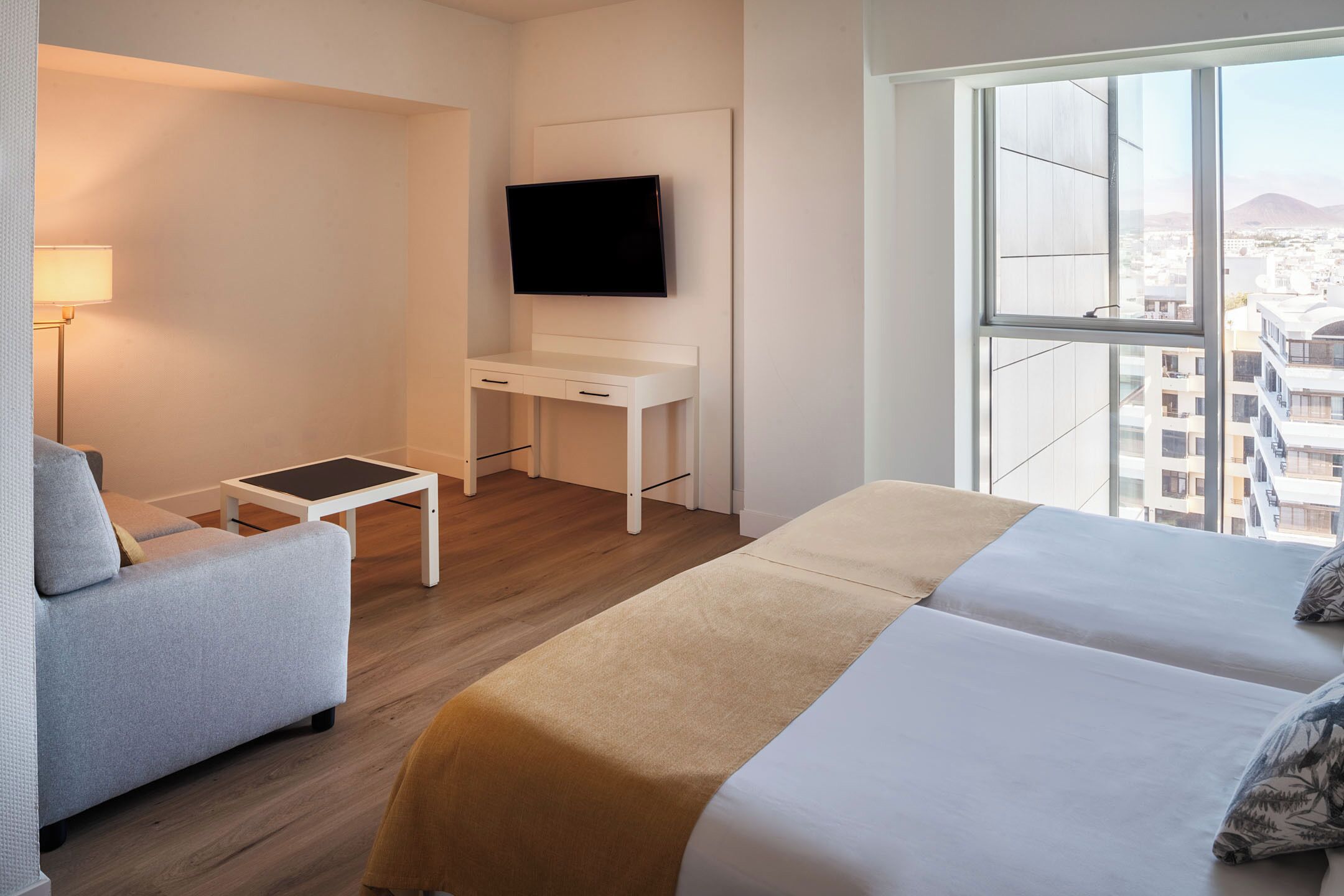 Minibar, in-room safe, laptop workspace, blackout drapes