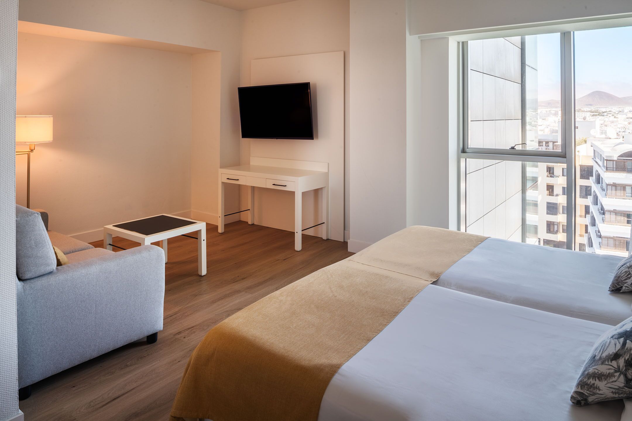 Minibar, in-room safe, laptop workspace, blackout drapes