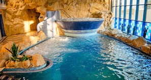 Sauna, hot tub, Turkish bath/hammam, body treatments, hydrotherapy