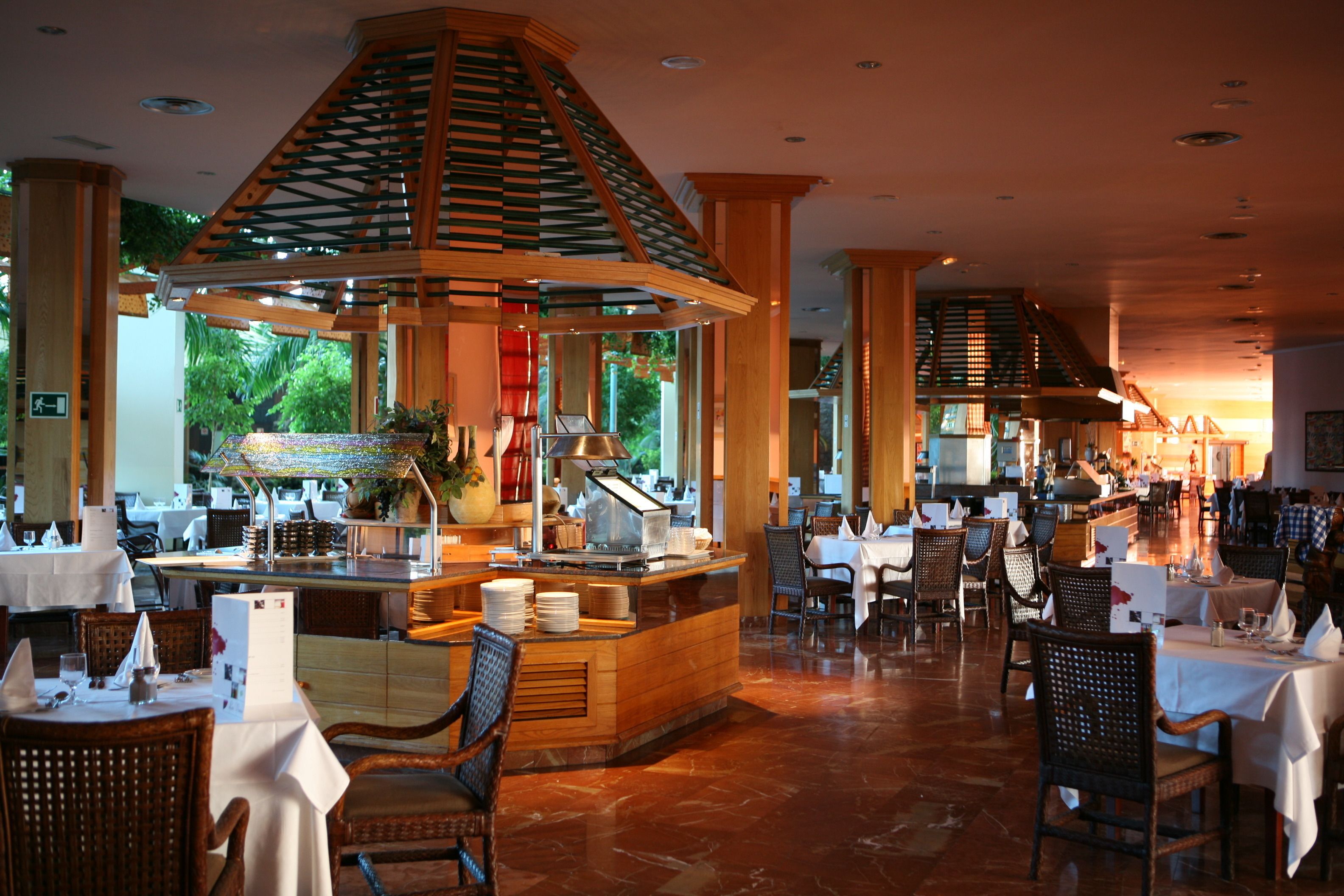 4 間餐廳，供應早餐