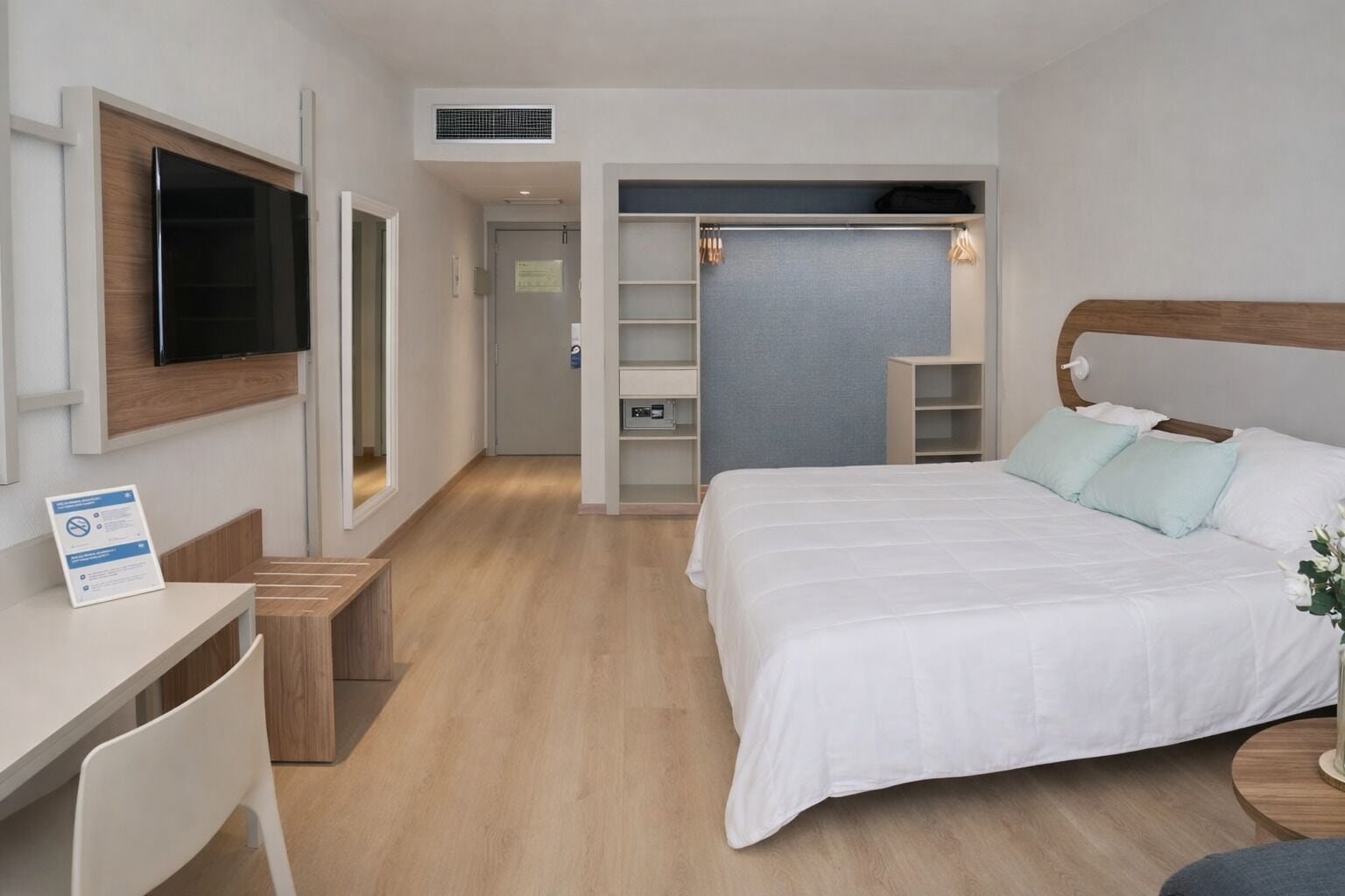 In-room safe, desk, bed sheets