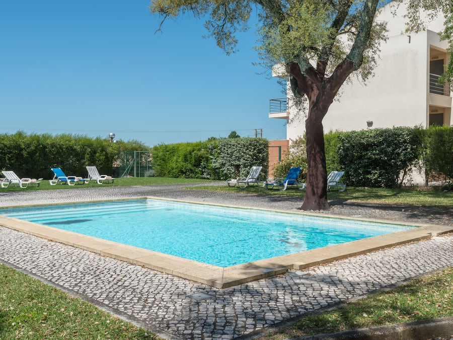 Piscina stagionale all'aperto, lettini