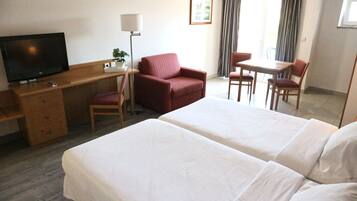 Coffres-forts dans les chambres, bureau, rideaux occultants