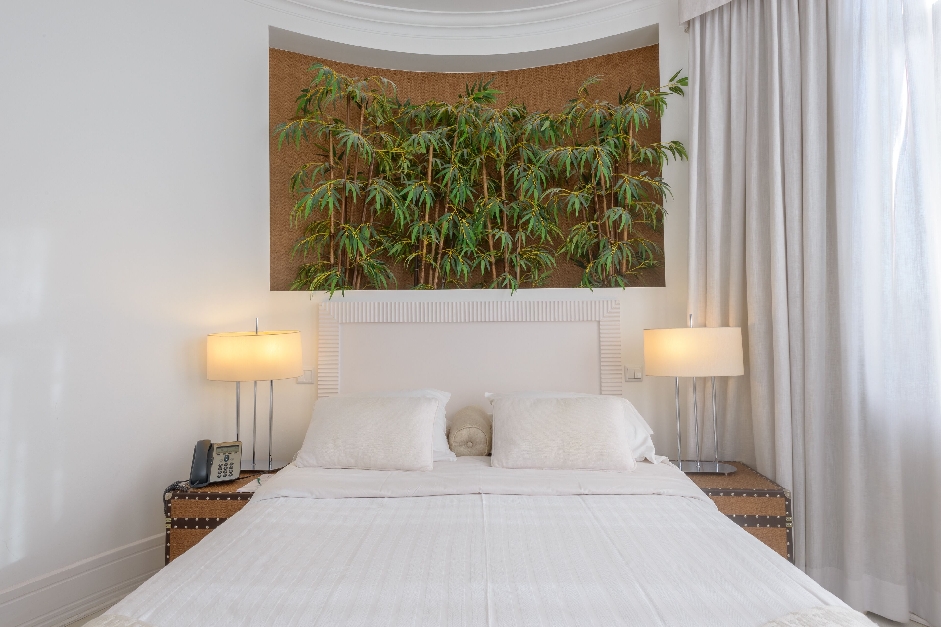 standard double room | in-room safe, desk, blackout curtains, soundproofing