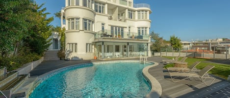 Seasonal outdoor pool, pool umbrellas