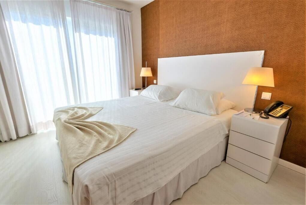 In-room safe, desk, blackout drapes, soundproofing