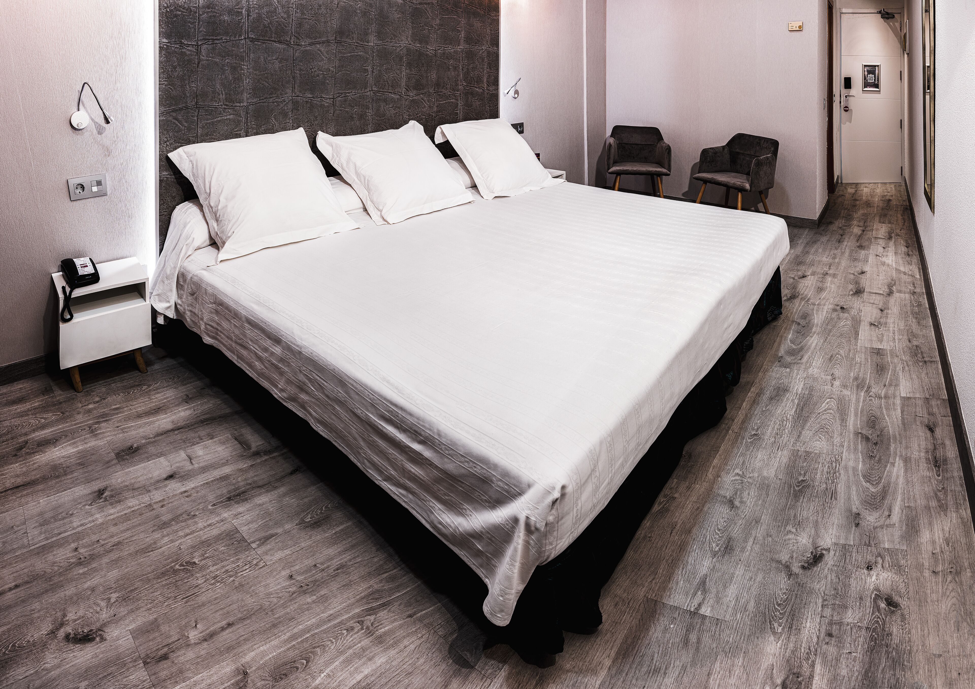 superior double room | 1 bedroom, down duvets, minibar, in-room safe