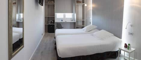 1 sovrum, duntäcken, minibar och värdeförvaringsskåp på rummet