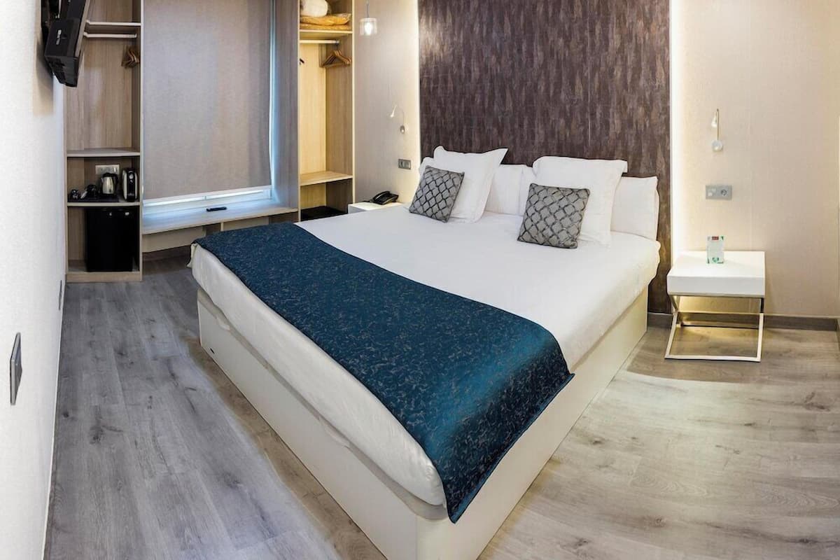 Couette en duvet d'oie, minibar, coffres-forts dans les chambres, bureau