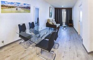 Suíte júnior, 1 cama Queen e sofá-cama | Vista do quarto