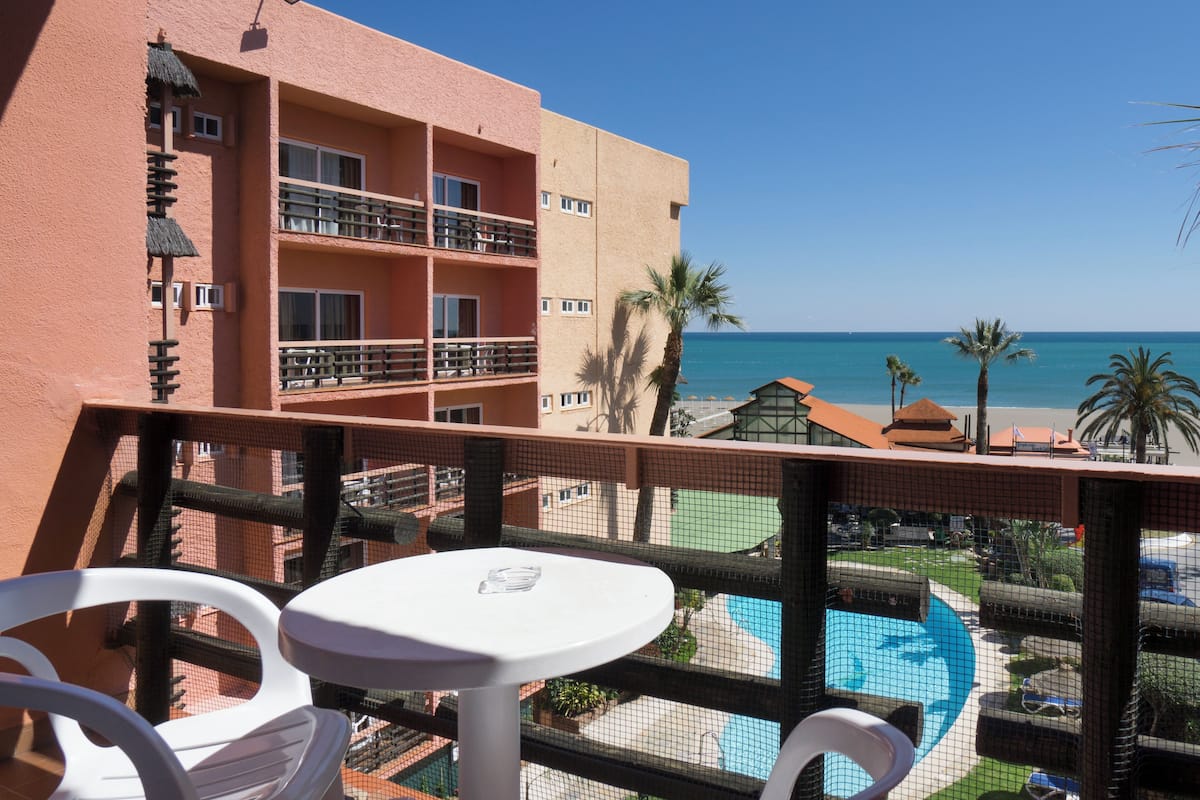 双人房, 阳台, 海景 | 办公桌、婴儿床、免费 WiFi、床单