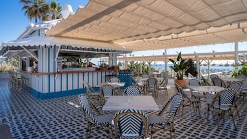 Se sirven desayunos y cenas; con vista a la playa