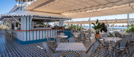 Breakfast and dinner served, beach views