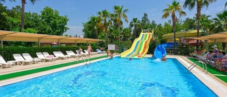 Kolam renang outdoor