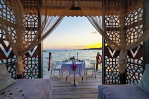 Private beach, free beach shuttle, sun-loungers, beach umbrellas