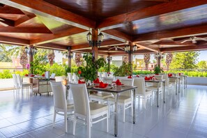 4 restaurantes, café da manhã, culinária internacional