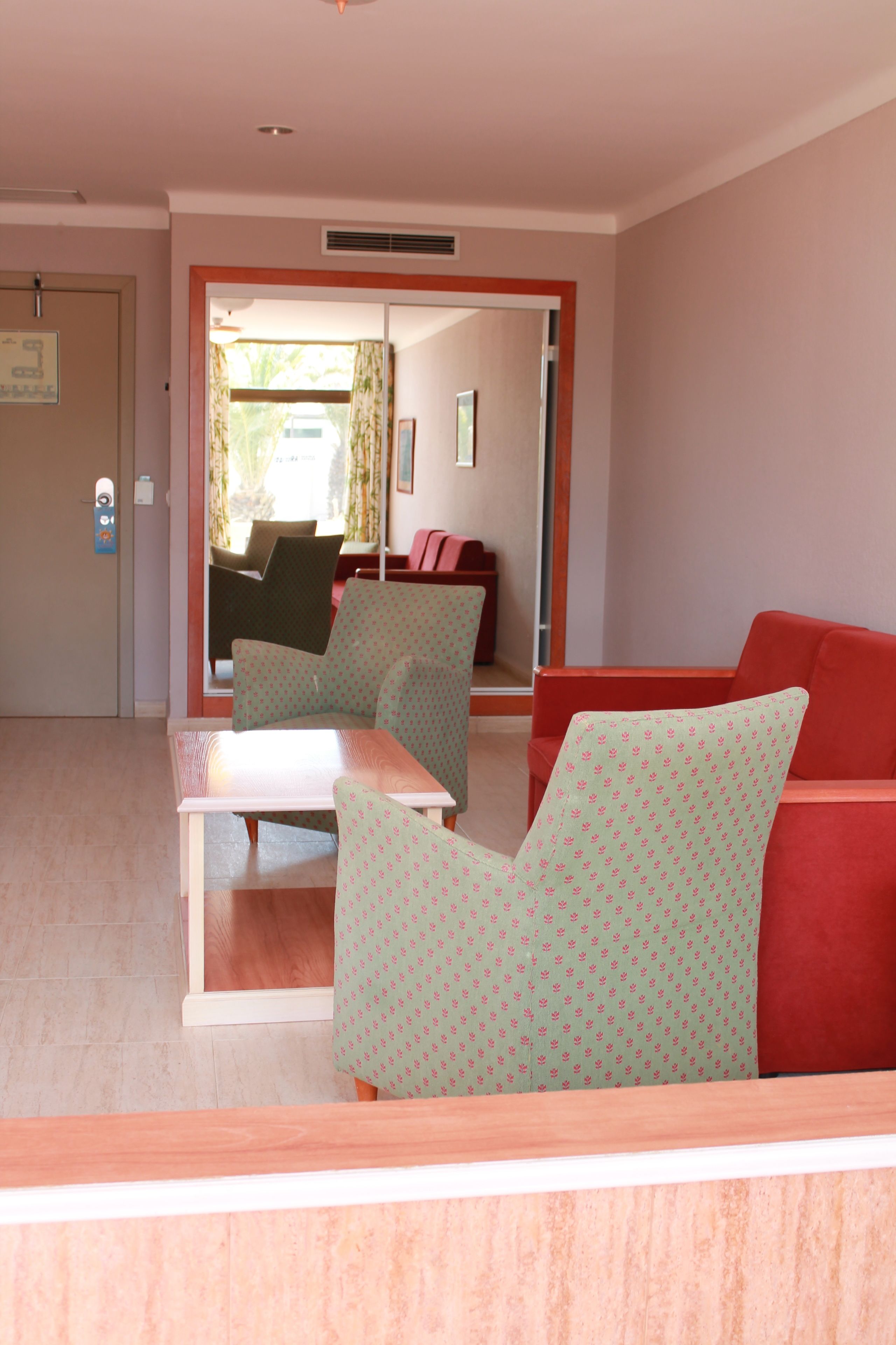 minibar, in-room safe, desk, bed sheets