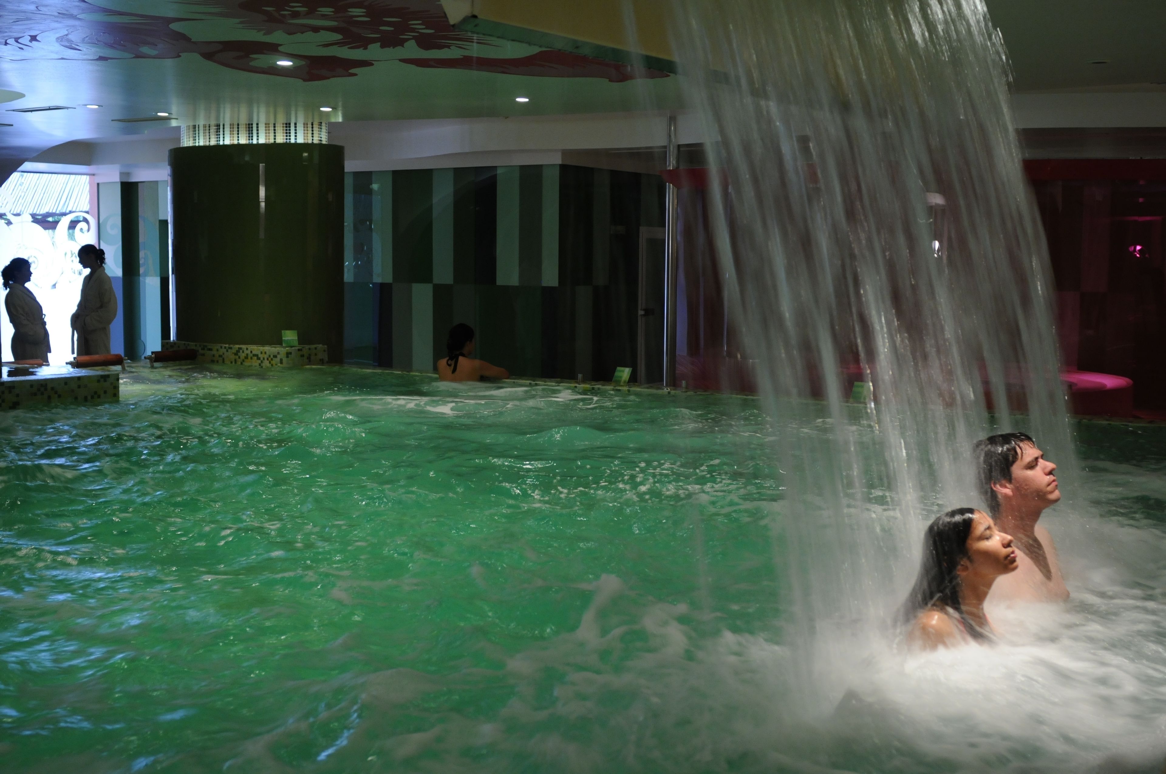 sauna, turkish bath/hammam, body treatments, body wraps, body scrubs