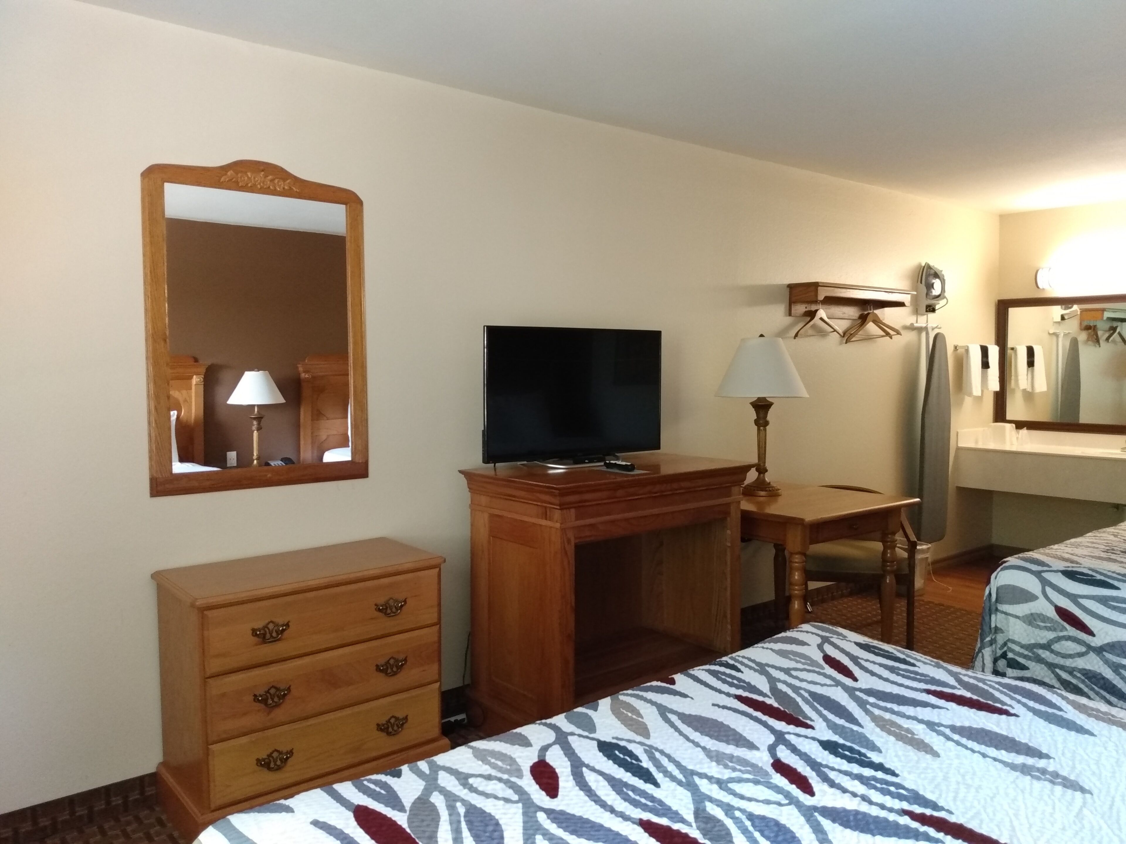 standard room, 2 queen beds | living area | 27-inch tv with cable channels