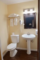 Standard Room, 1 Queen Bed | Bathroom | Combined shower/tub, hair dryer, towels