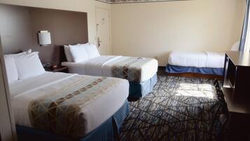 Escritorio y ropa de cama