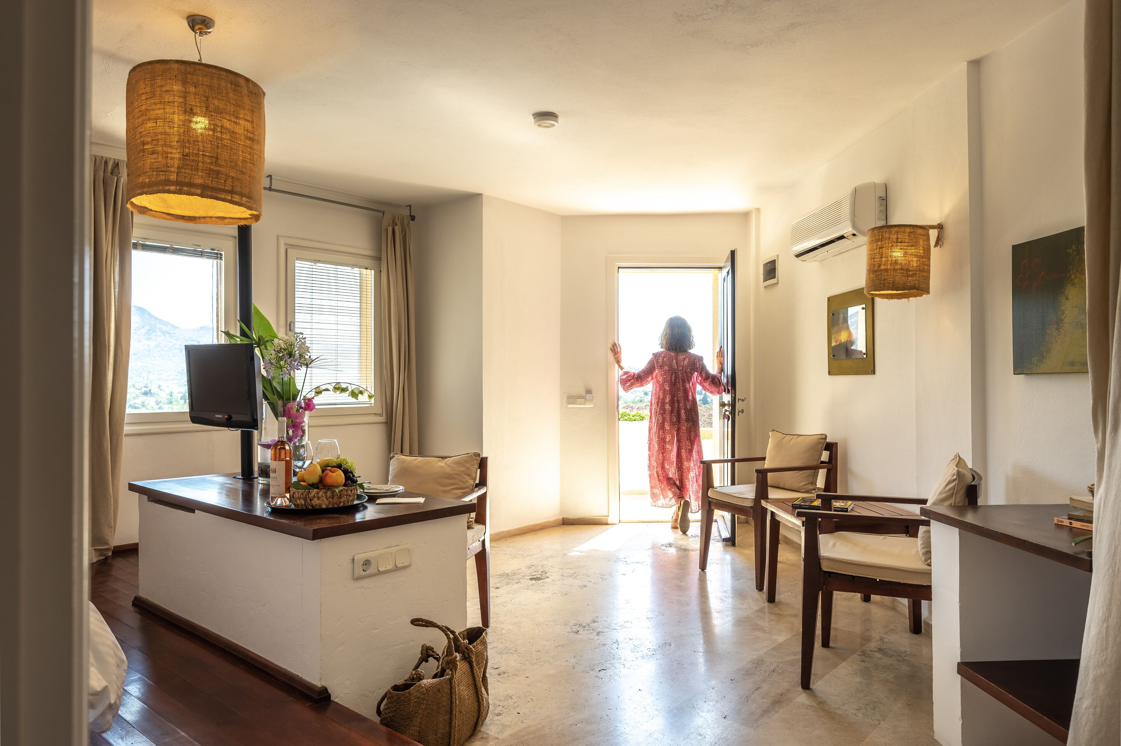 standard double room | 1 bedroom, minibar, in-room safe, desk