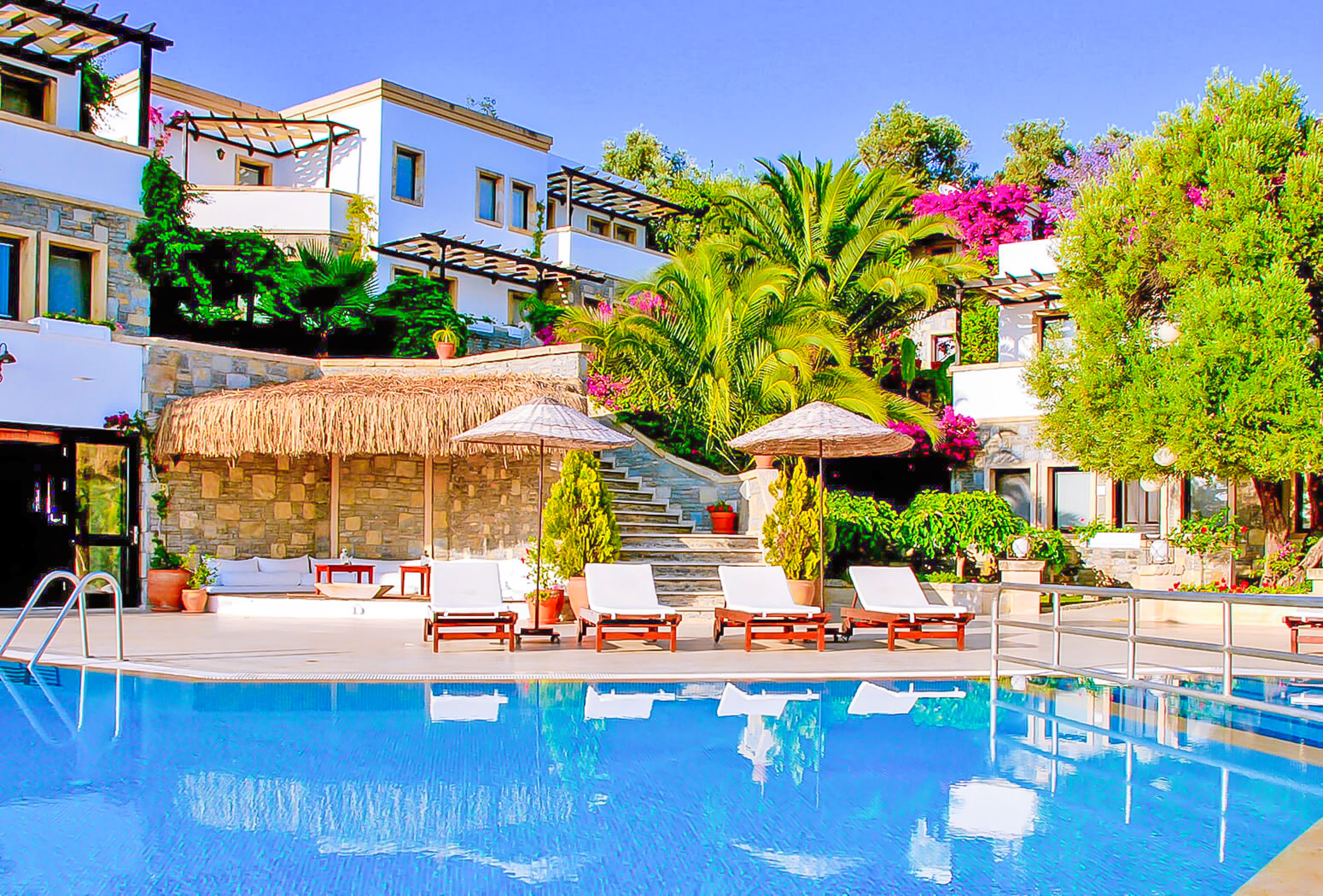 Outdoor pool, pool umbrellas, sun loungers