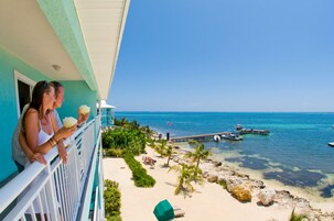 Apartamento Signature, 2 habitaciones, vistas a la playa, frente al mar | Vistas al mar