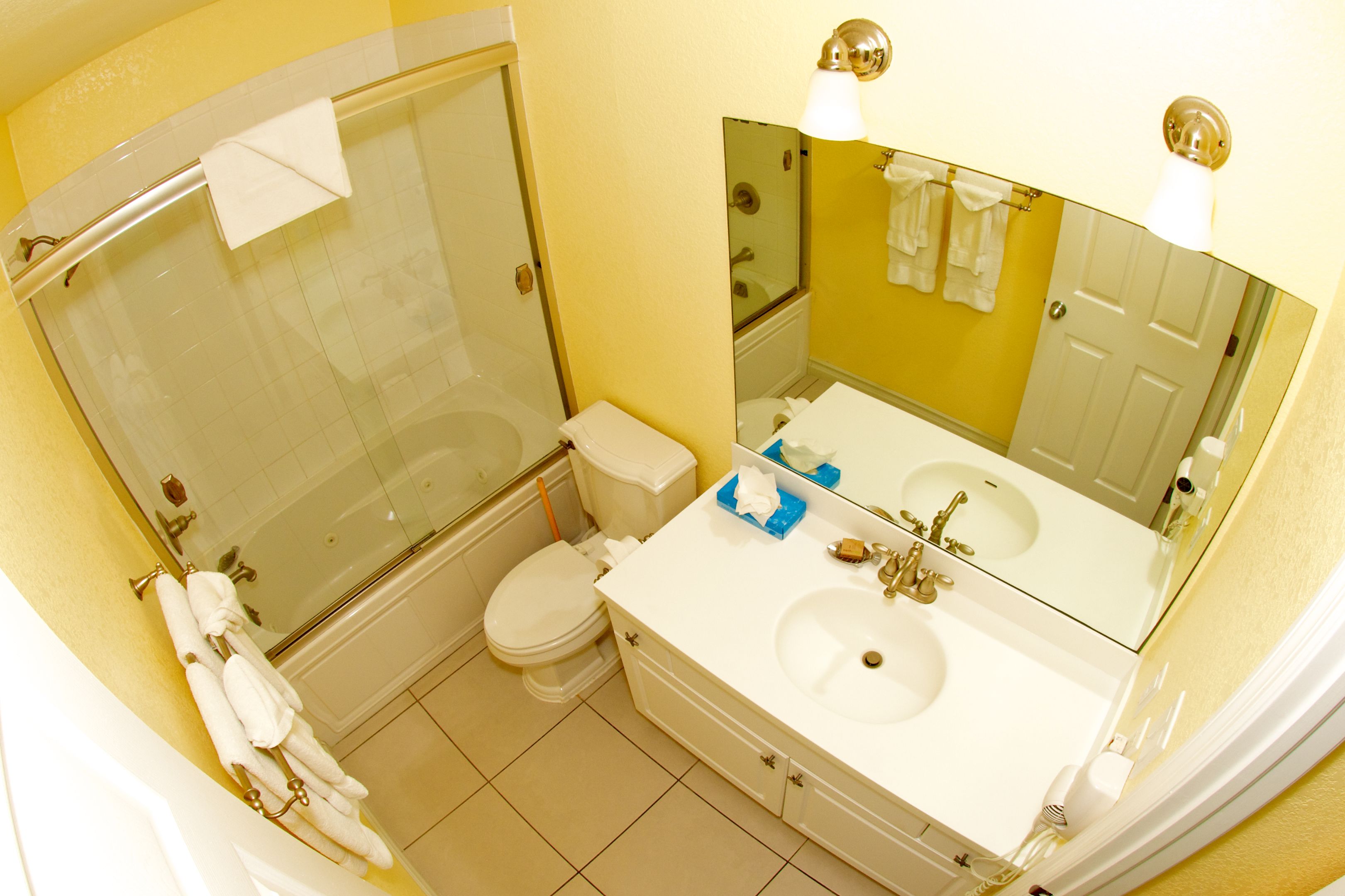 combined shower/bathtub, jetted bath, eco-friendly toiletries