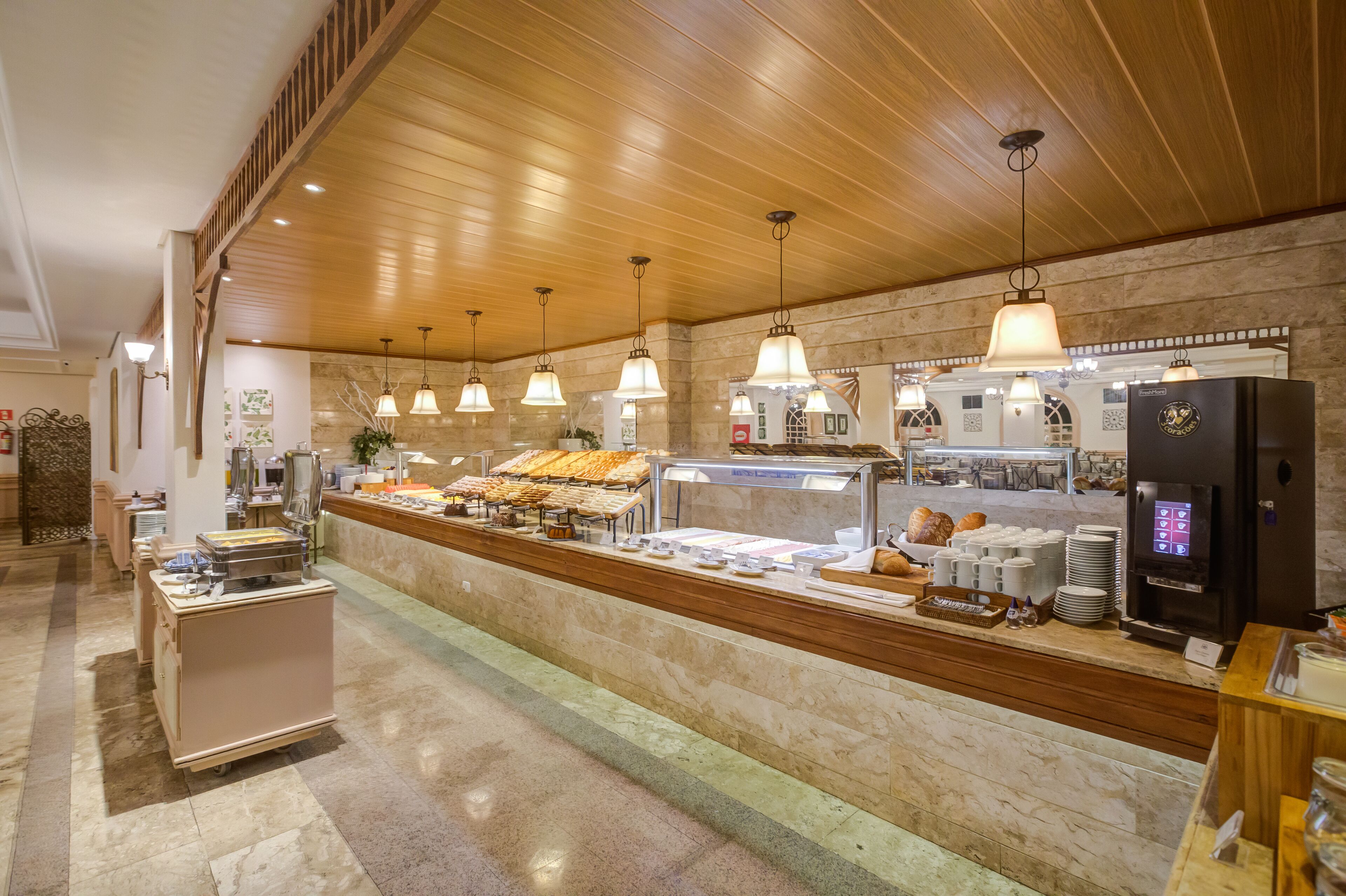 free daily full breakfast