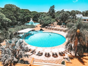 Indoor pool, outdoor pool, pool umbrellas, pool loungers - Bourbon Thermas Eco Resort Cataratas do Iguaçu (Foz do Iguaçu)