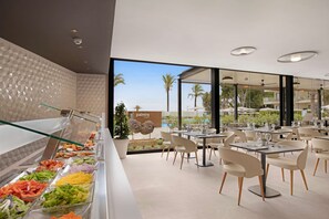 Breakfast and dinner served, international cuisine - Viva Golf Adults Only 18+ (Alcúdia)