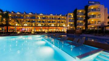 Outdoor pool, pool umbrellas