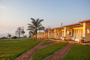 Superior-Zimmer, 1 Doppelbett | Blick auf den Garten