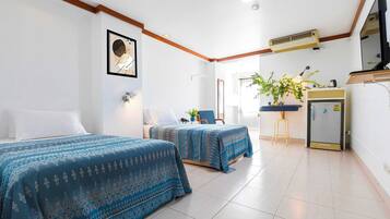 Dihias secara berasingan, dilengkapkan perabot secara berasingan, meja