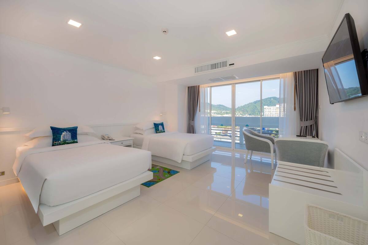 Premium Suite, 2 Bedrooms | 미니바, 객실 내 금고, 무료 WiFi, 침대 시트
