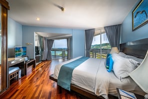 Royal Suite, 2 Bedrooms, Sea View | Minibar, in-room safe, free WiFi, bed sheets - Andaman Beach Suites Hotel (Patong)